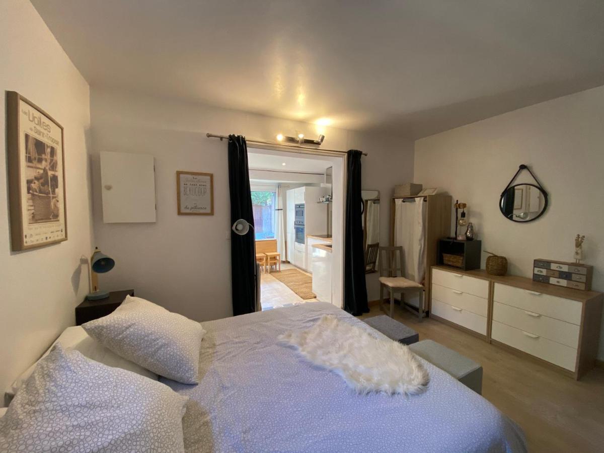 Agreable Studio Proche Sttropez Piscine Et Tennis Gassin Exterior photo